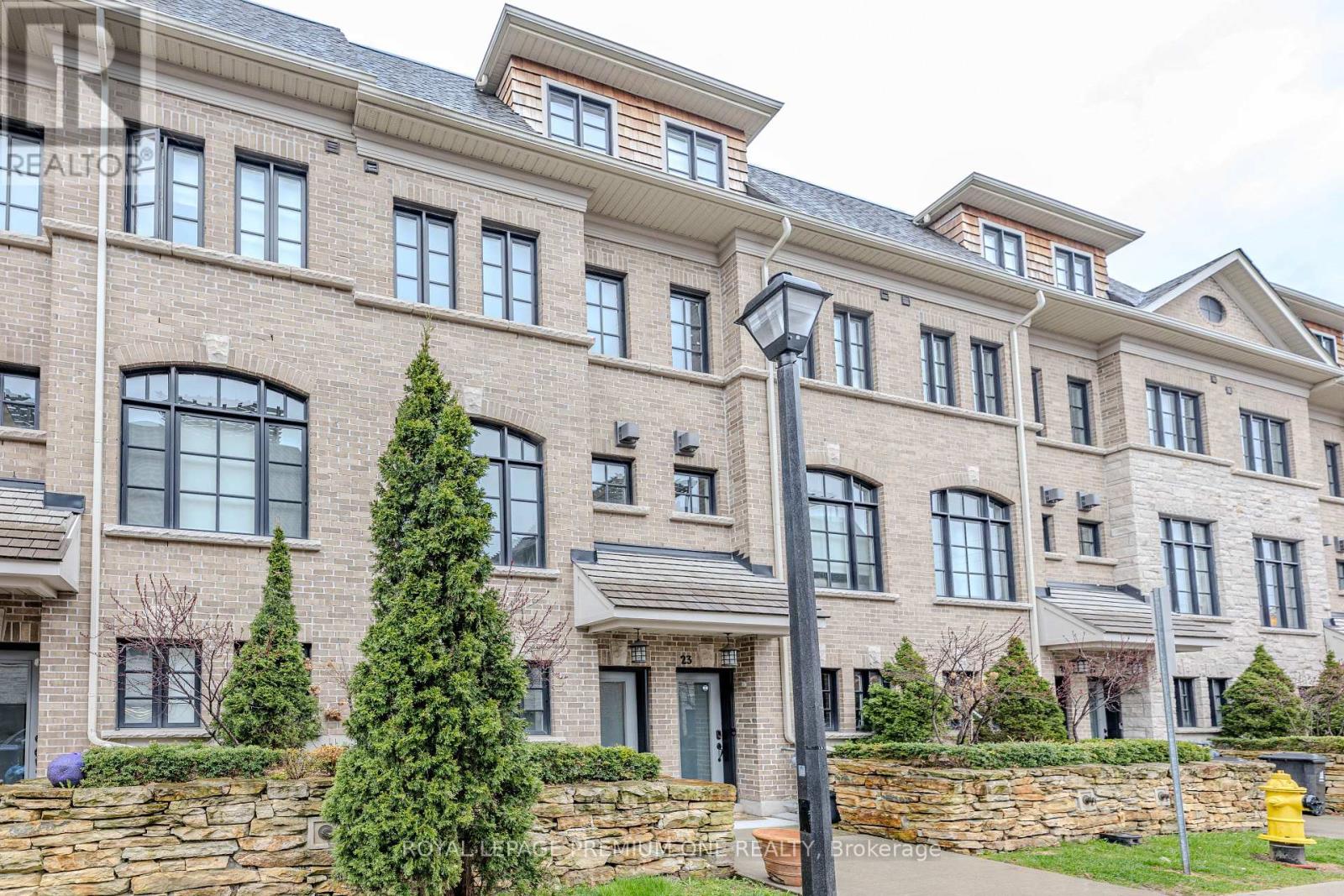 33 Salvador Allende Court, Toronto, Ontario  M6G 0A3 - Photo 4 - C13240408