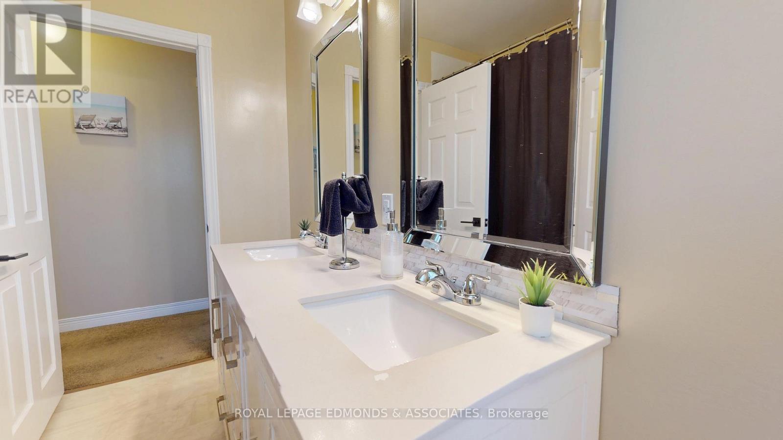 11837 Round Lake Road, Laurentian Valley, Ontario  K8A 6W8 - Photo 21 - X13240756
