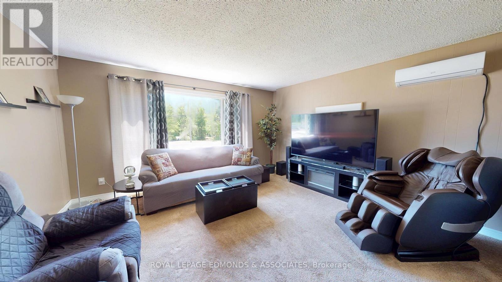 11837 Round Lake Road, Laurentian Valley, Ontario  K8A 6W8 - Photo 8 - X13240756