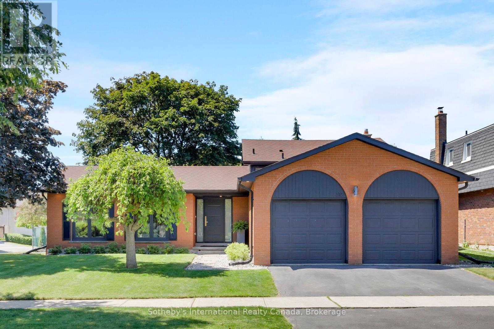 312 Pinegrove Road, Oakville, Ontario  L6K 3R1 - Photo 1 - W13240876