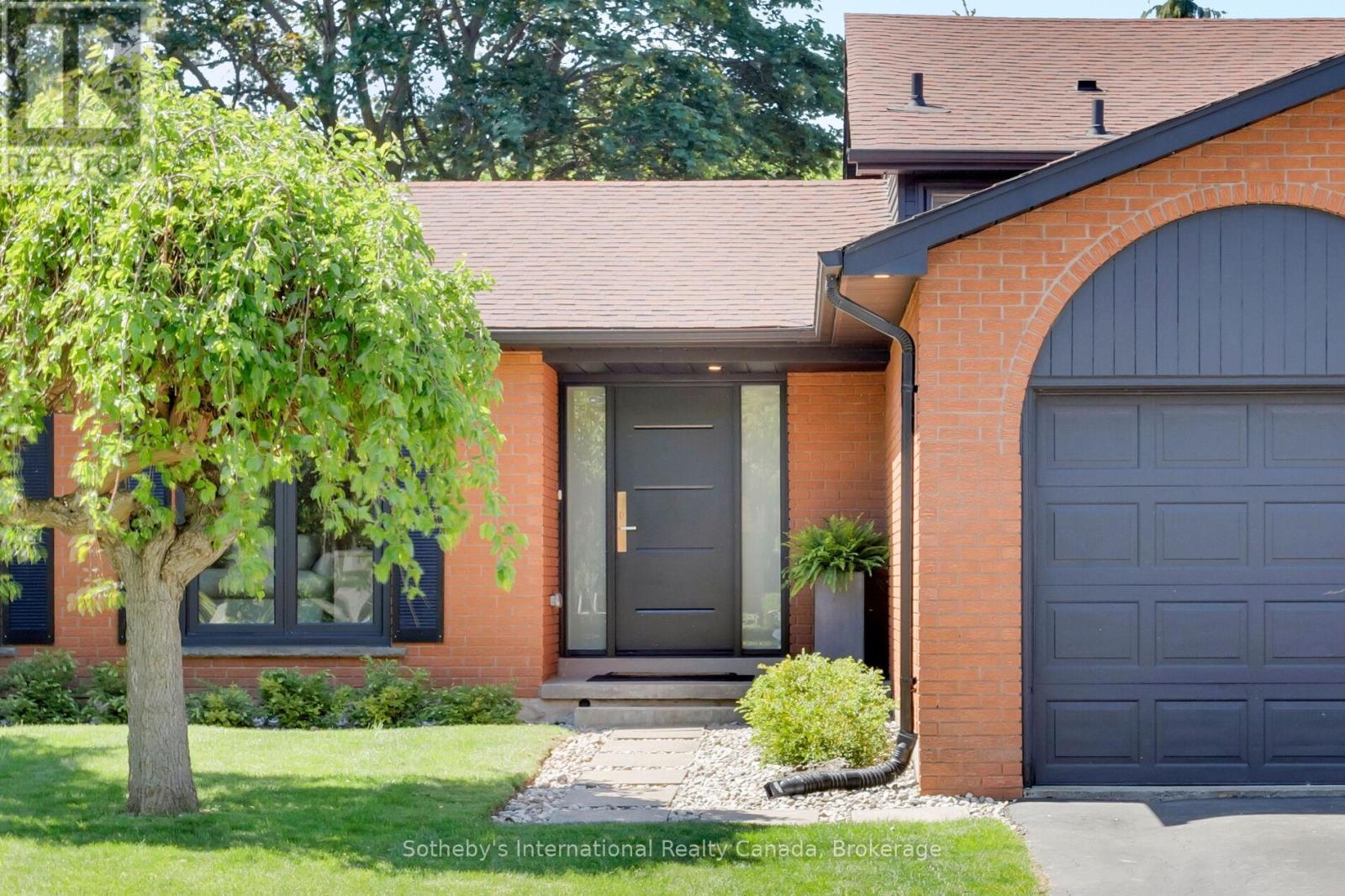 312 Pinegrove Road, Oakville, Ontario  L6K 3R1 - Photo 2 - W13240876