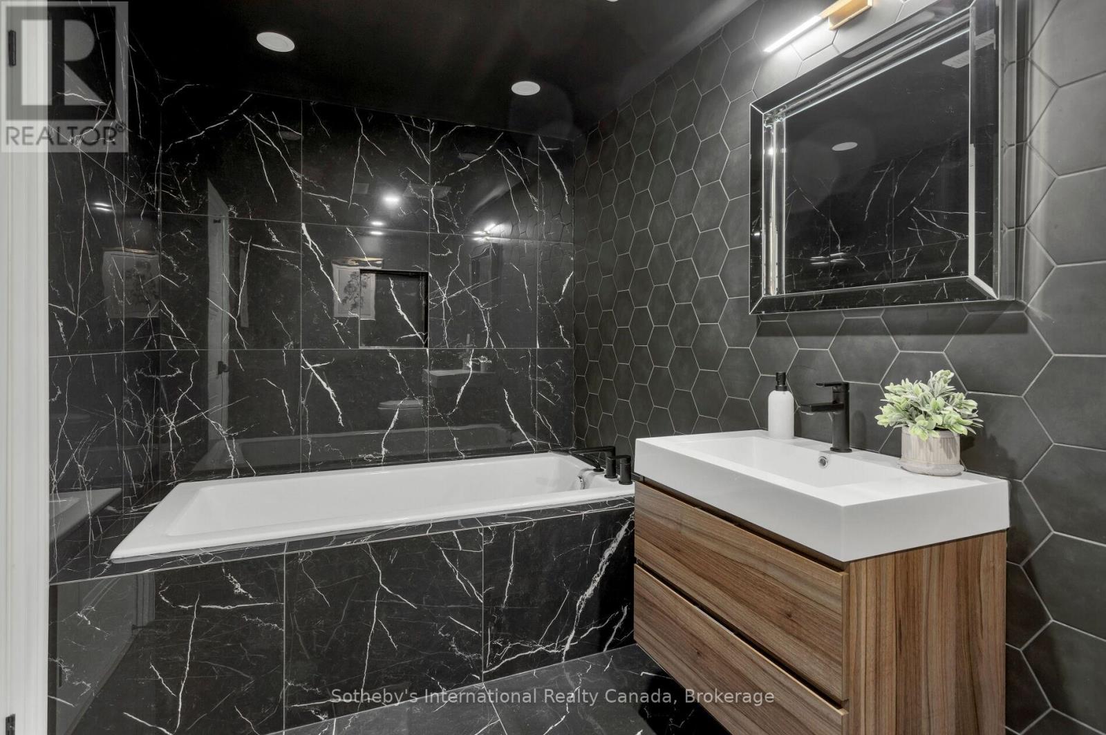 312 Pinegrove Road, Oakville, Ontario  L6K 3R1 - Photo 32 - W13240876