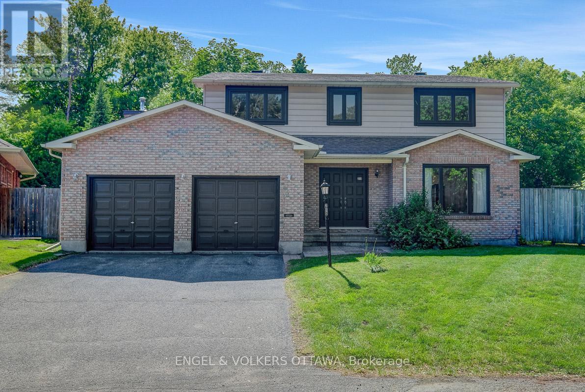 210 CYPRESS COURT, Ottawa, Ontario