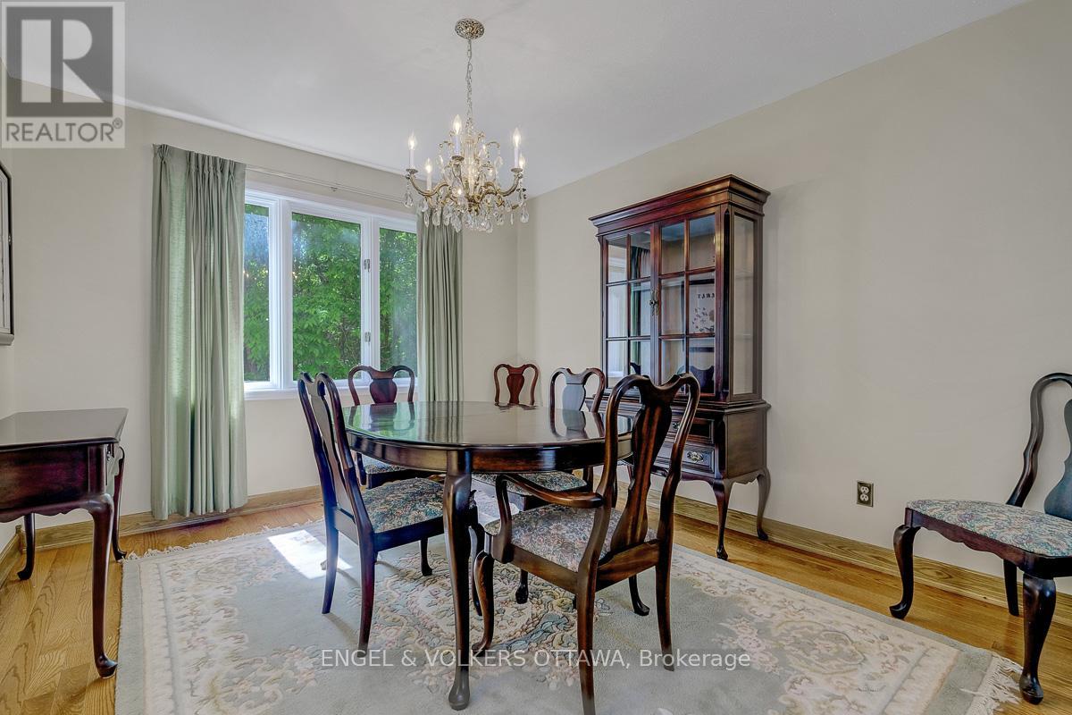 210 Cypress Court, Ottawa, Ontario  K2H 8Z8 - Photo 11 - X13240722