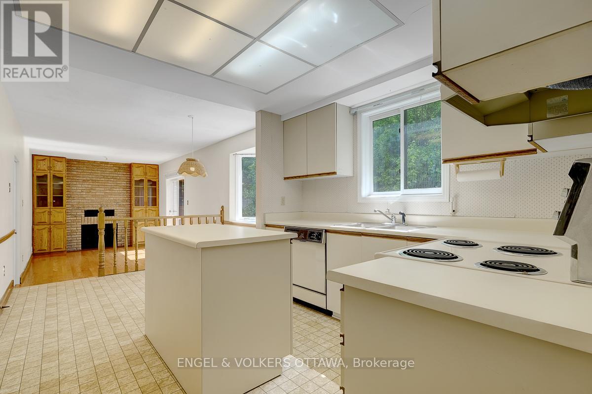210 Cypress Court, Ottawa, Ontario  K2H 8Z8 - Photo 13 - X13240722