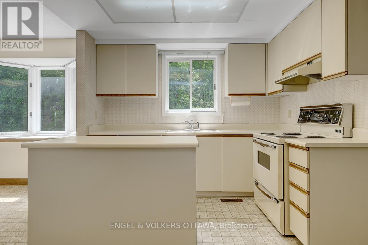210 Cypress Court, Ottawa, Ontario  K2H 8Z8 - Photo 14 - X13240722