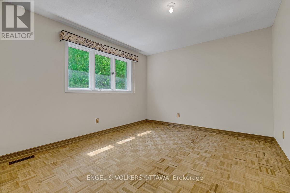 210 Cypress Court, Ottawa, Ontario  K2H 8Z8 - Photo 32 - X13240722