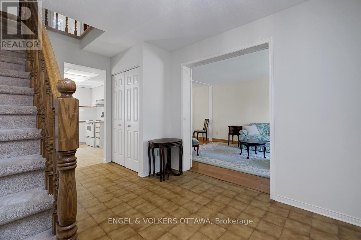 210 Cypress Court, Ottawa, Ontario  K2H 8Z8 - Photo 5 - X13240722