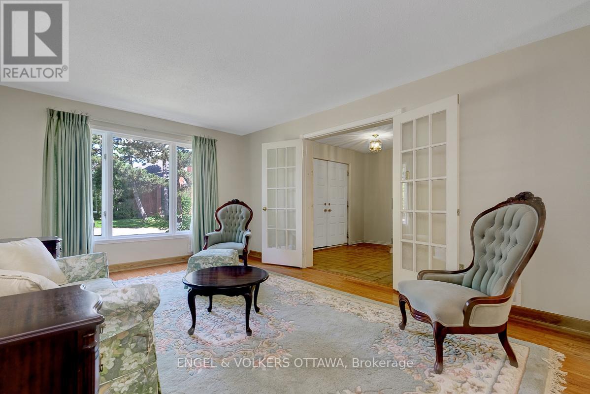 210 Cypress Court, Ottawa, Ontario  K2H 8Z8 - Photo 7 - X13240722