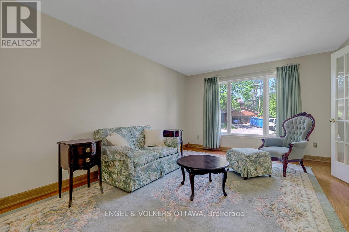 210 Cypress Court, Ottawa, Ontario  K2H 8Z8 - Photo 8 - X13240722