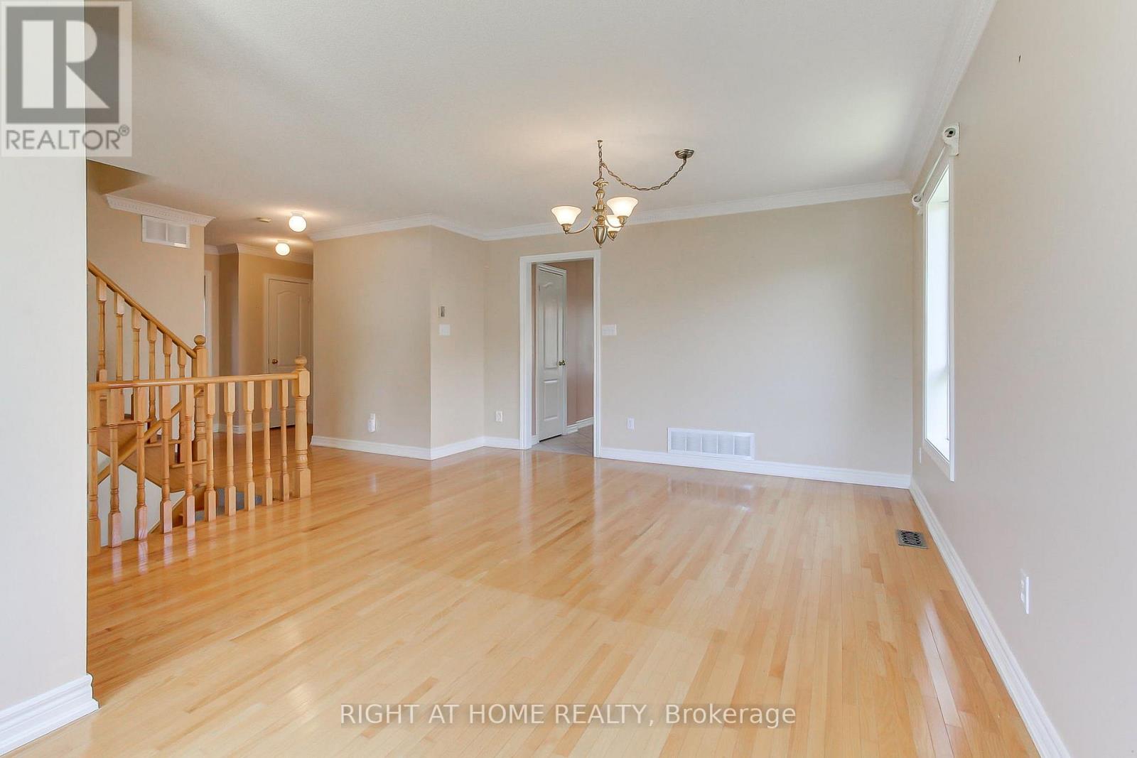50 Dovedale Drive, Georgina, Ontario  L4P 4C7 - Photo 12 - N13240436