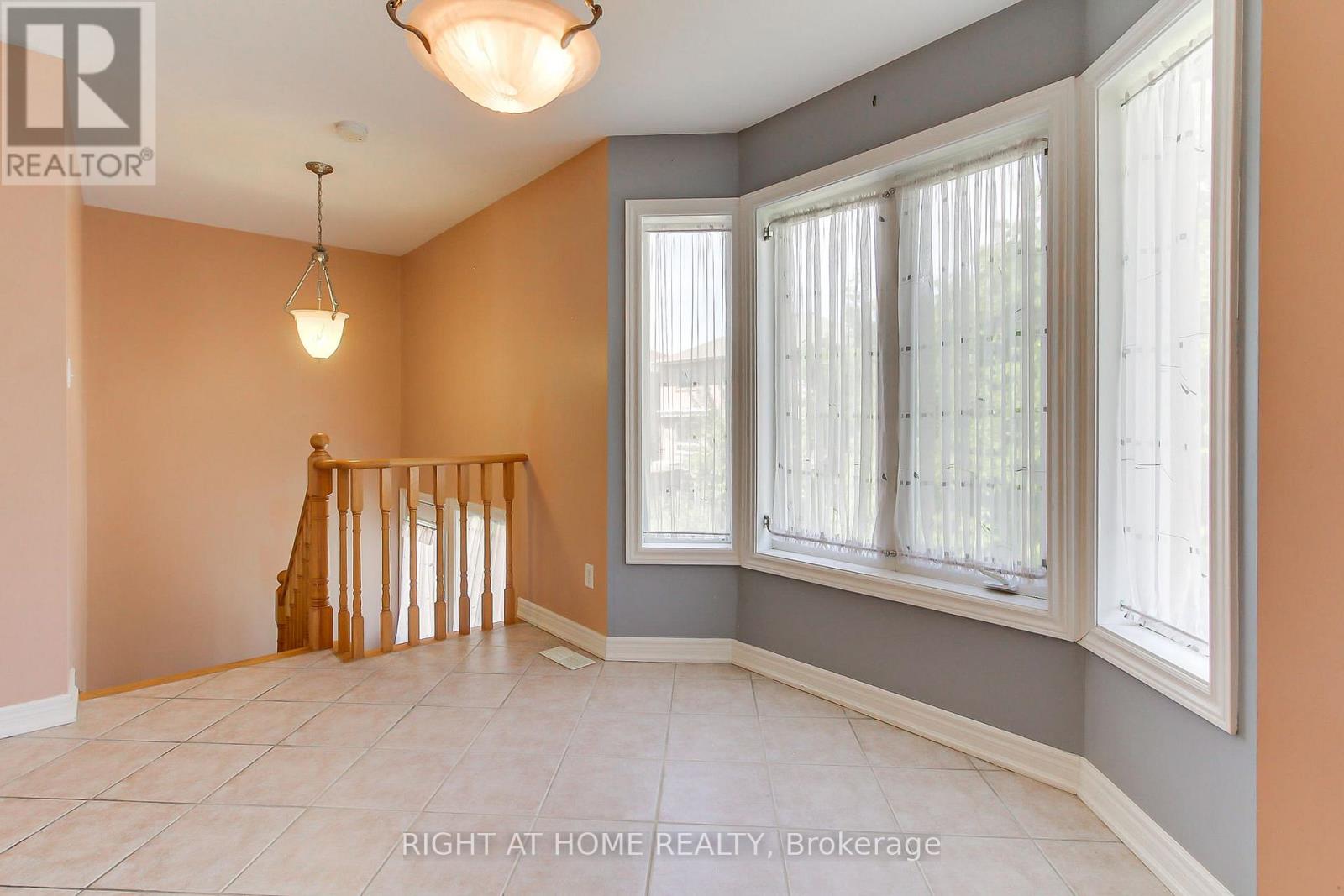 50 Dovedale Drive, Georgina, Ontario  L4P 4C7 - Photo 21 - N13240436