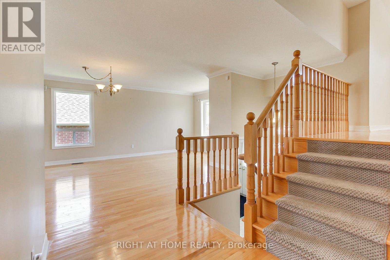 50 Dovedale Drive, Georgina, Ontario  L4P 4C7 - Photo 8 - N13240436