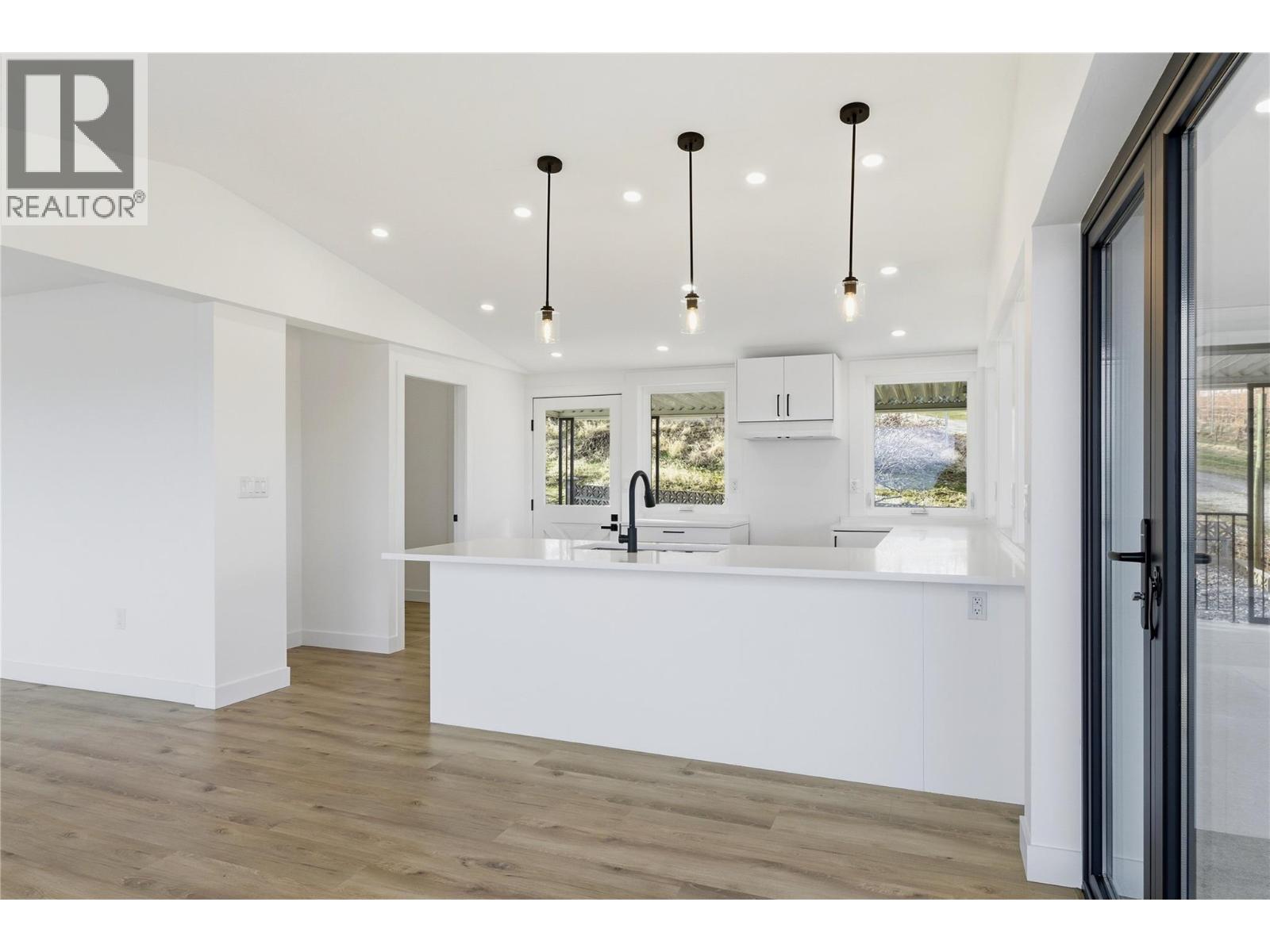 3906 Harding Road West Kelowna Photo 9