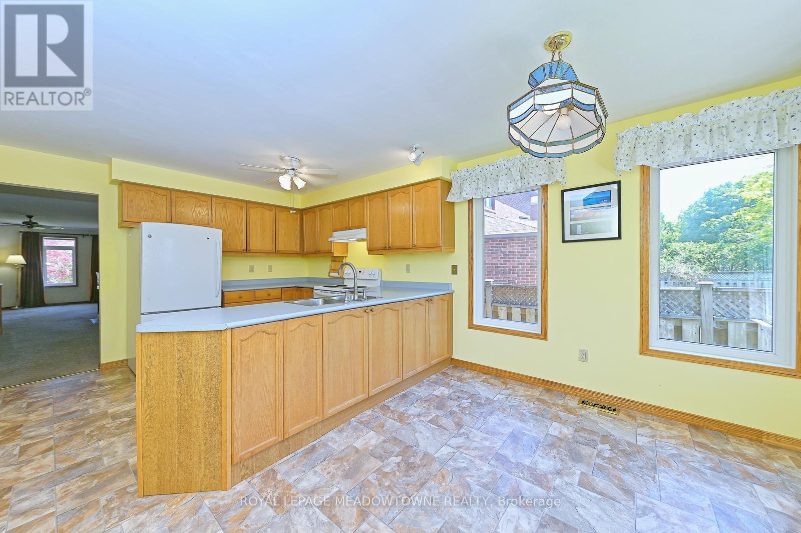 16 Harrop Avenue, Halton Hills, Ontario  L7G 5R2 - Photo 12 - W13240292
