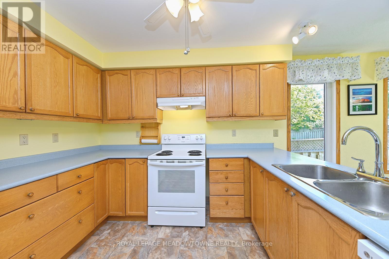 16 Harrop Avenue, Halton Hills, Ontario  L7G 5R2 - Photo 14 - W13240292