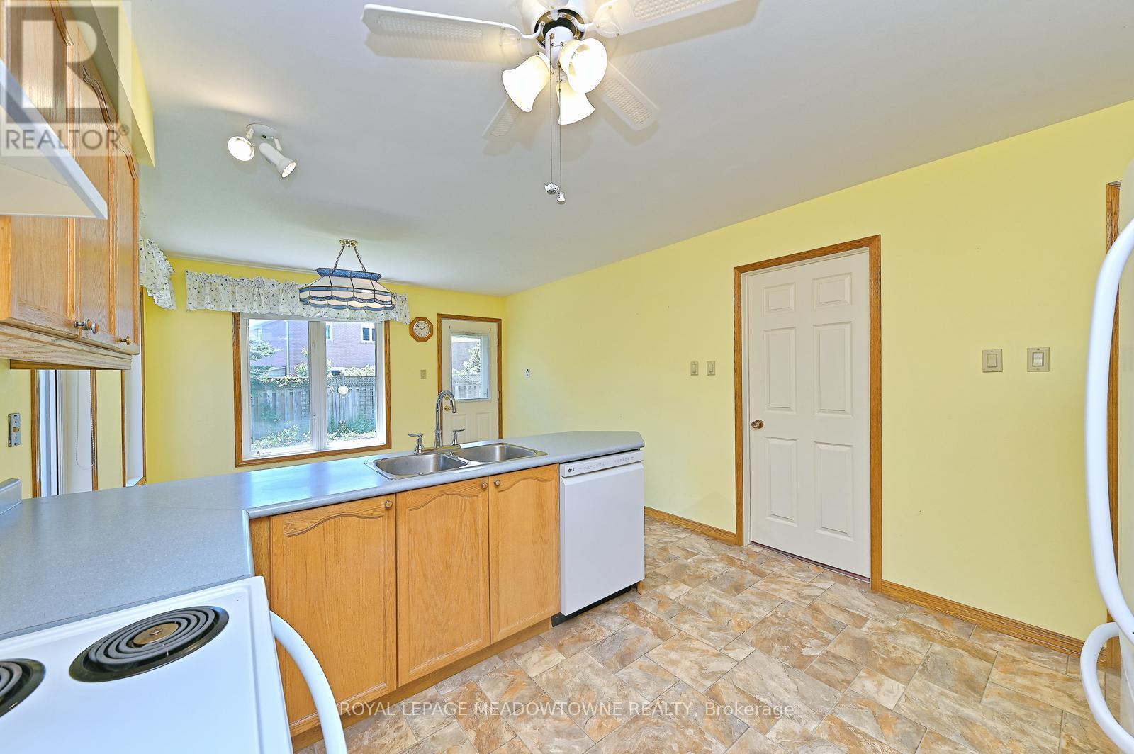 16 Harrop Avenue, Halton Hills, Ontario  L7G 5R2 - Photo 15 - W13240292