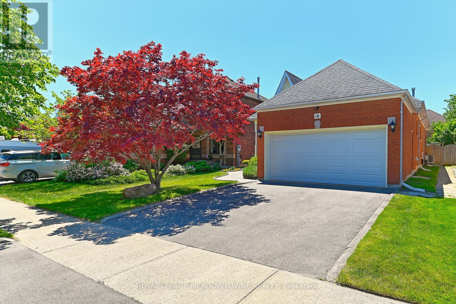 16 Harrop Avenue, Halton Hills, Ontario  L7G 5R2 - Photo 2 - W13240292