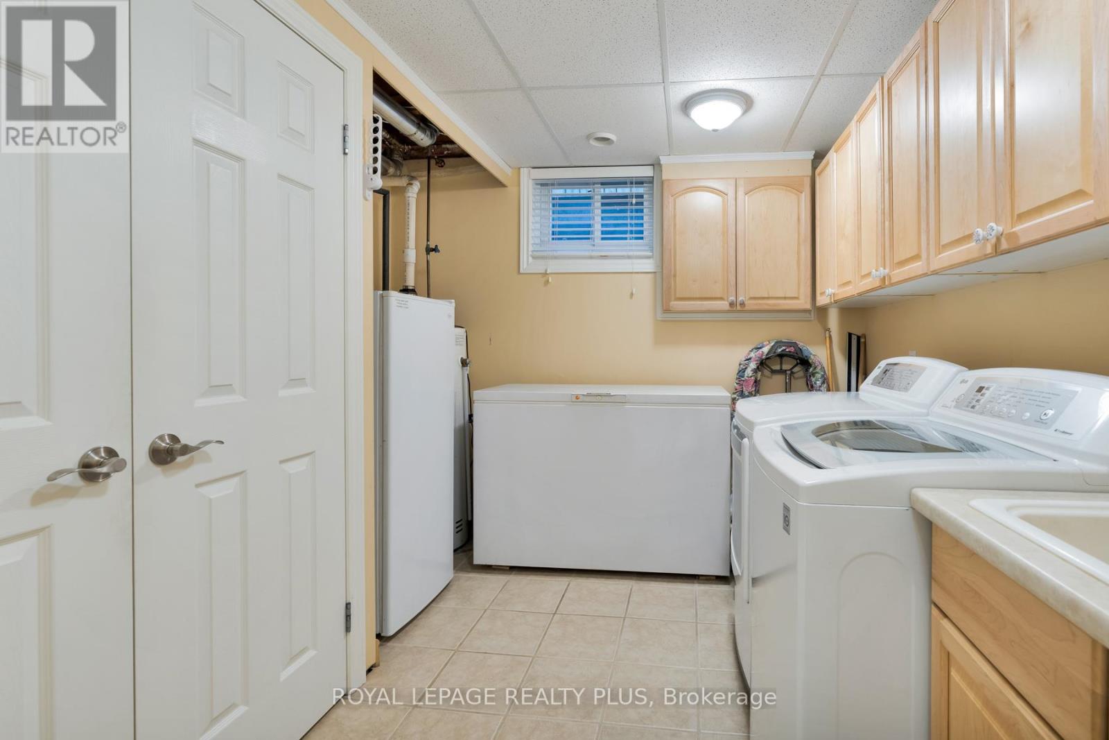 3629 Swirlingleaves Crescent, Mississauga, Ontario  L4Y 3P7 - Photo 38 - W13240370