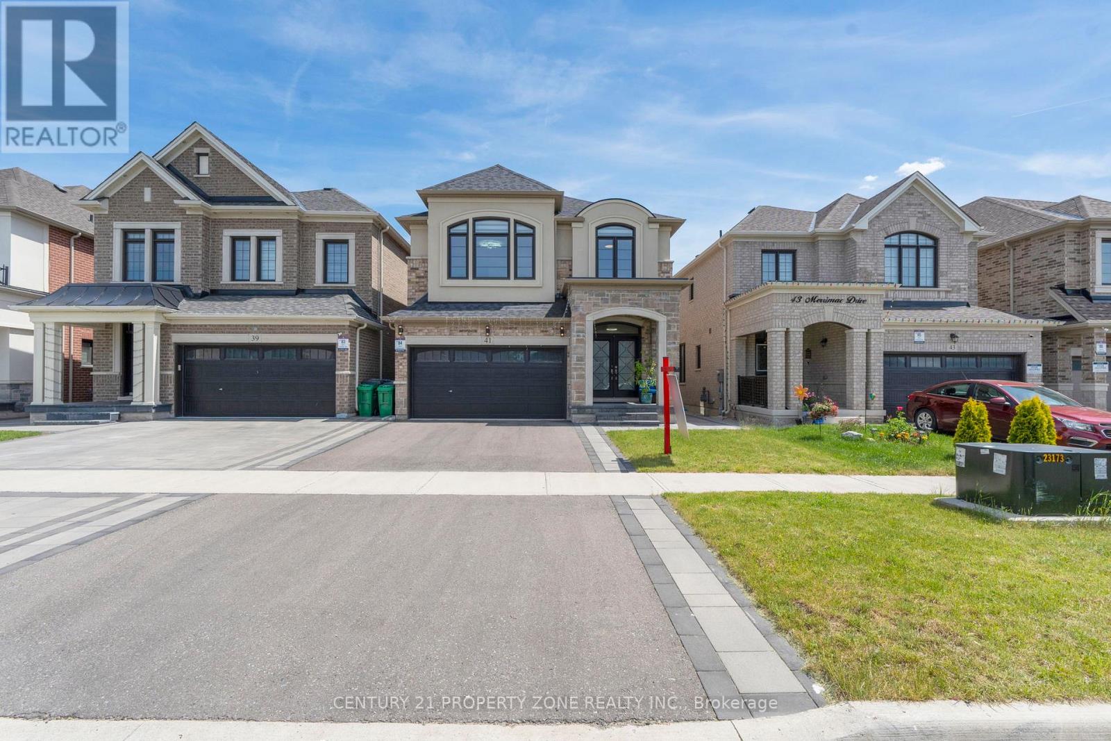 41 Merrimac Drive, Brampton, Ontario  L6Y 6K4 - Photo 2 - W13240414