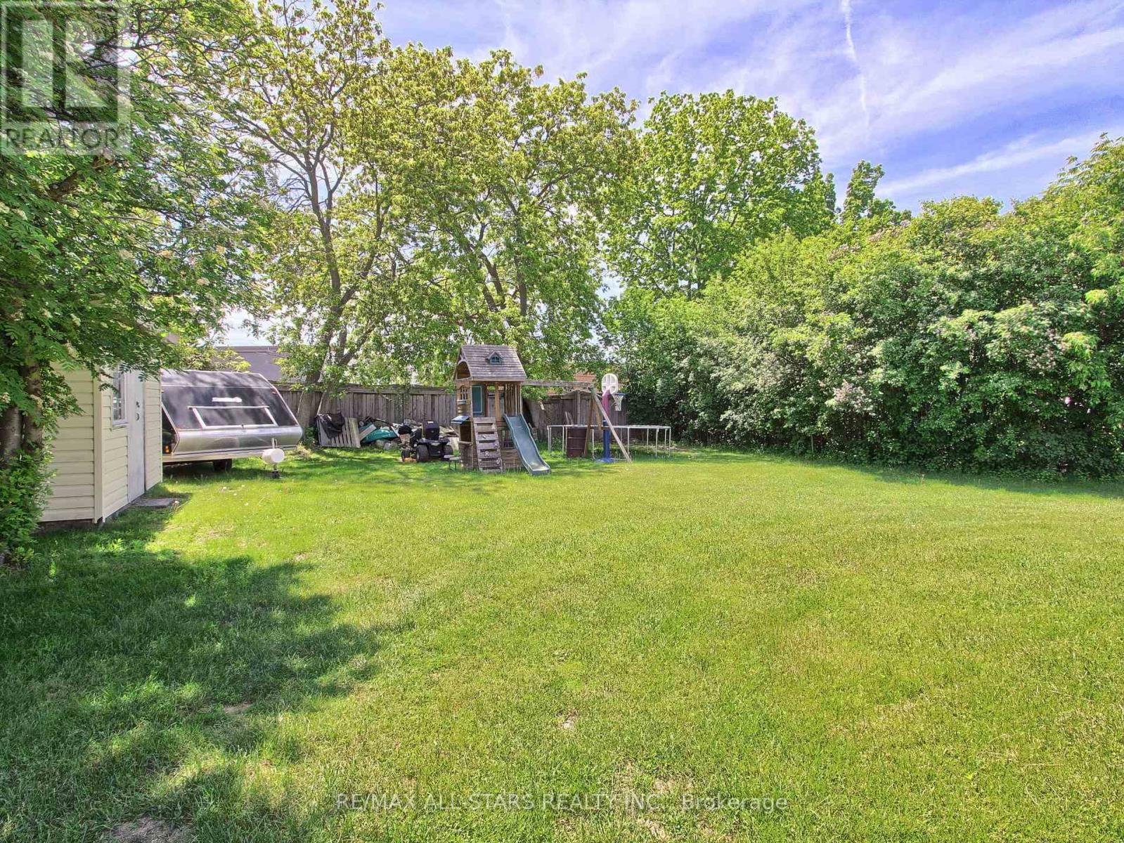 9 Riverglen Drive, Georgina, Ontario  L4P 2P9 - Photo 17 - N13239992