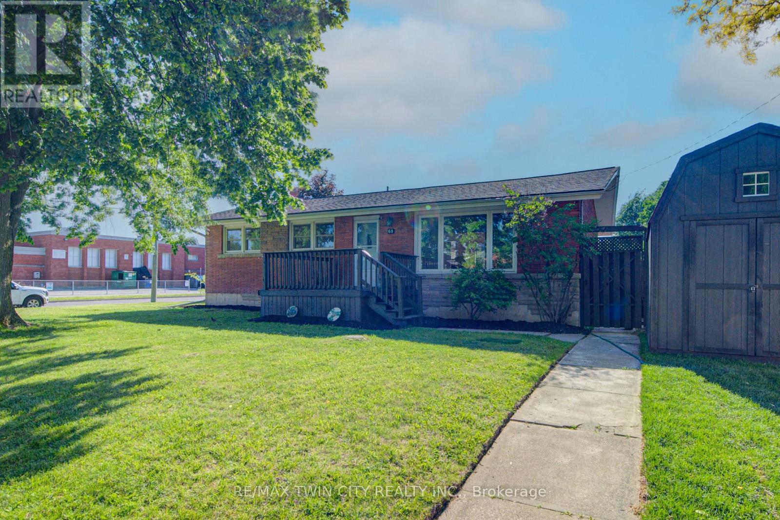 68 Kingslea Drive E, Hamilton, Ontario  L8T 4A3 - Photo 2 - X13240340