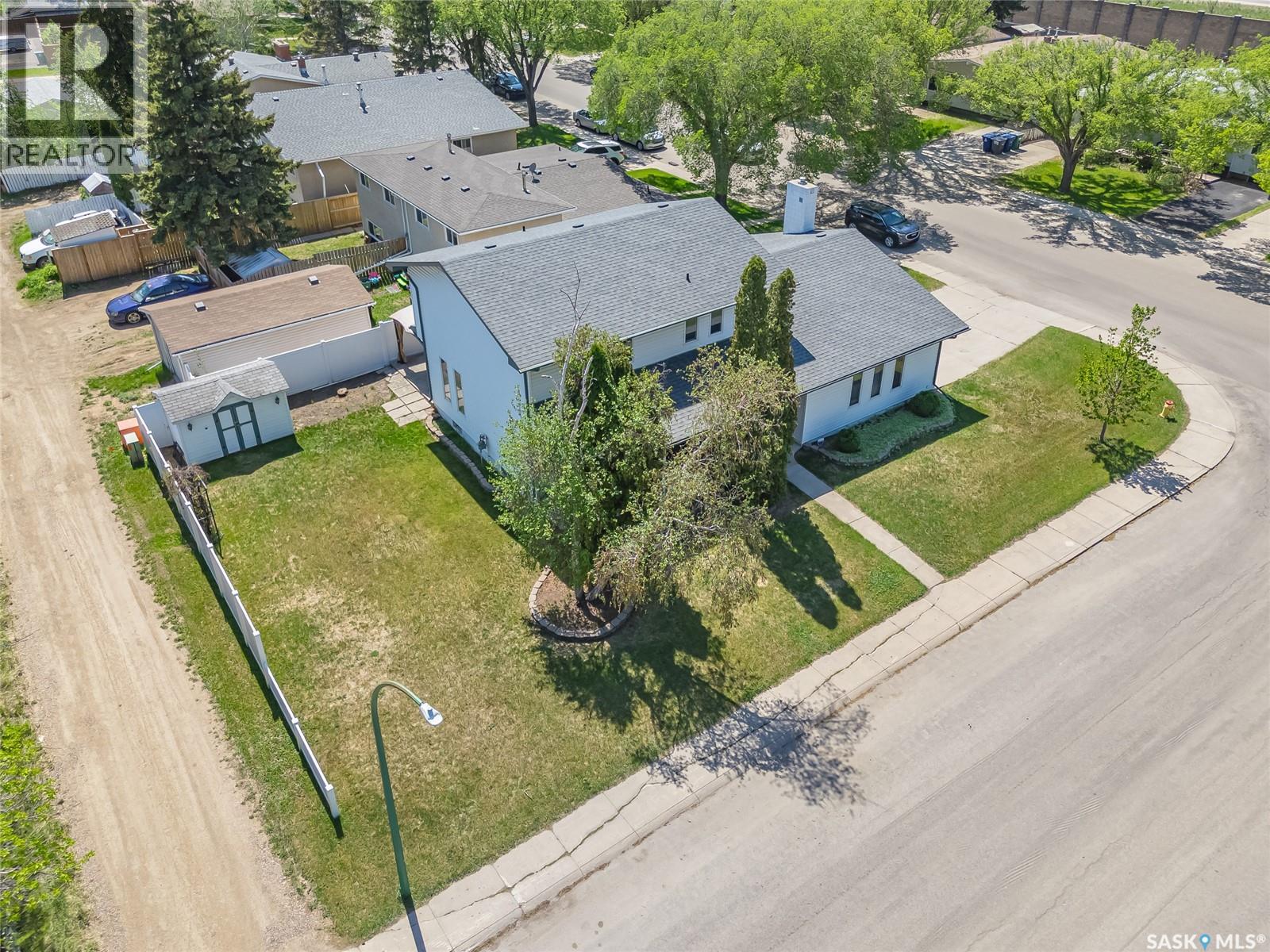 2 Cambridge Crescent, Saskatoon, Saskatchewan  S7H 3P8 - Photo 4 - SK037966