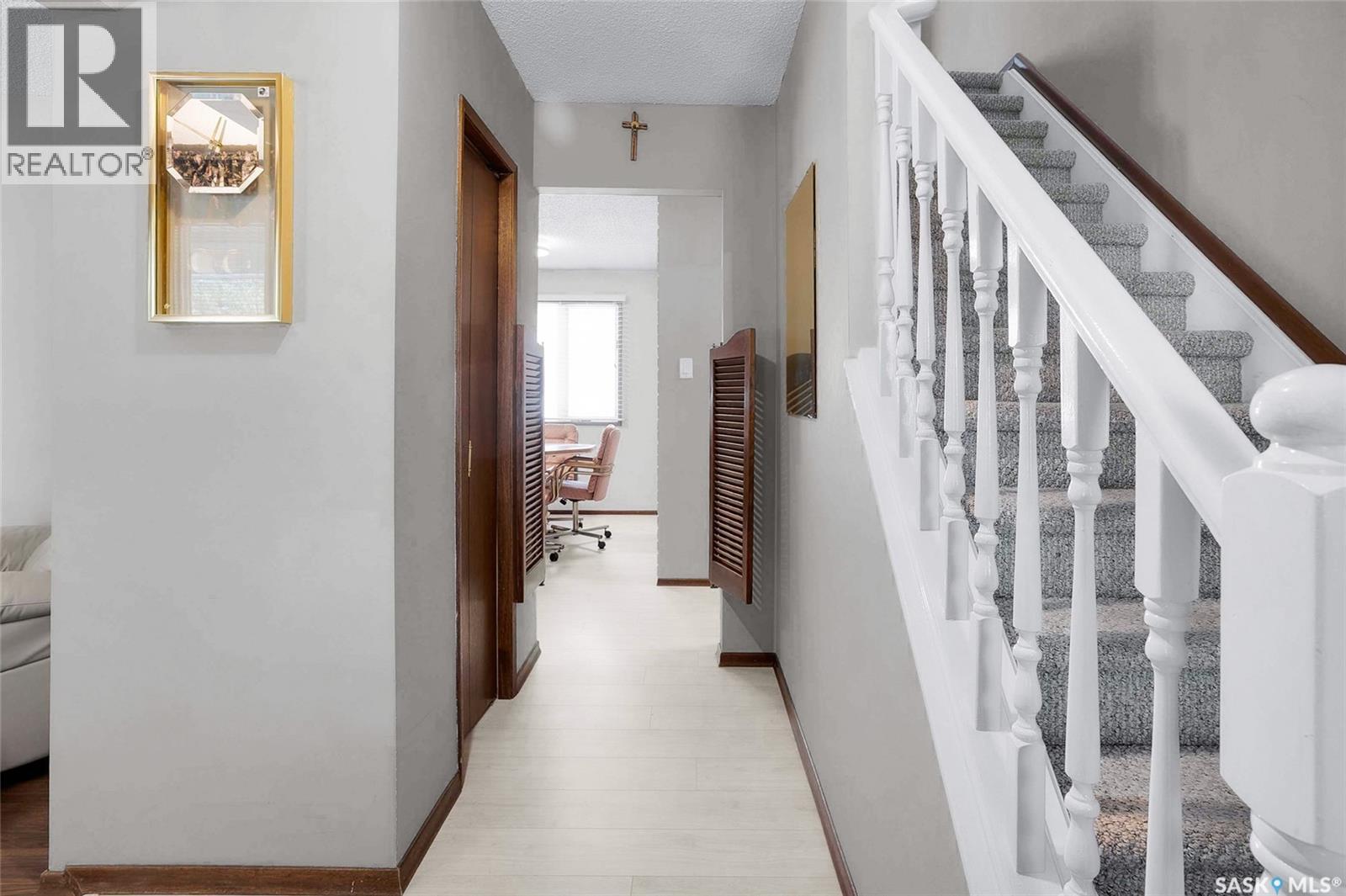 2 Cambridge Crescent, Saskatoon, Saskatchewan  S7H 3P8 - Photo 8 - SK037966