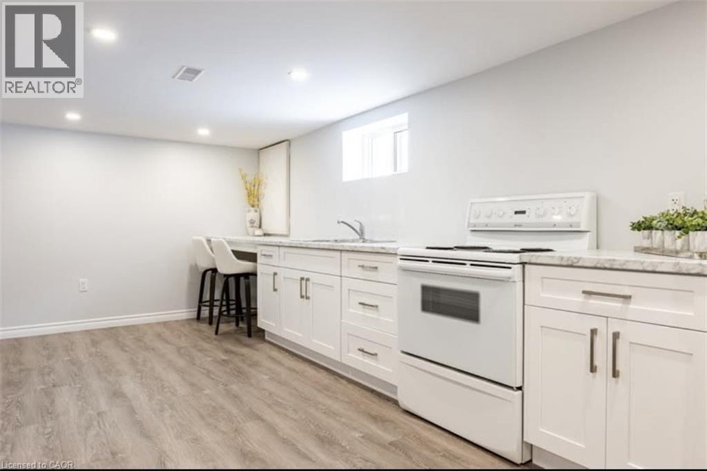 169 Wallace Avenue S Unit# Lower, Welland, Ontario  L3B 1R4 - Photo 3 - 40836771