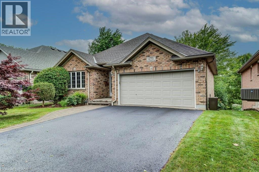 670 Salzburg Drive, Waterloo, Ontario N2V 2N8 - Photo 1 - 40826844