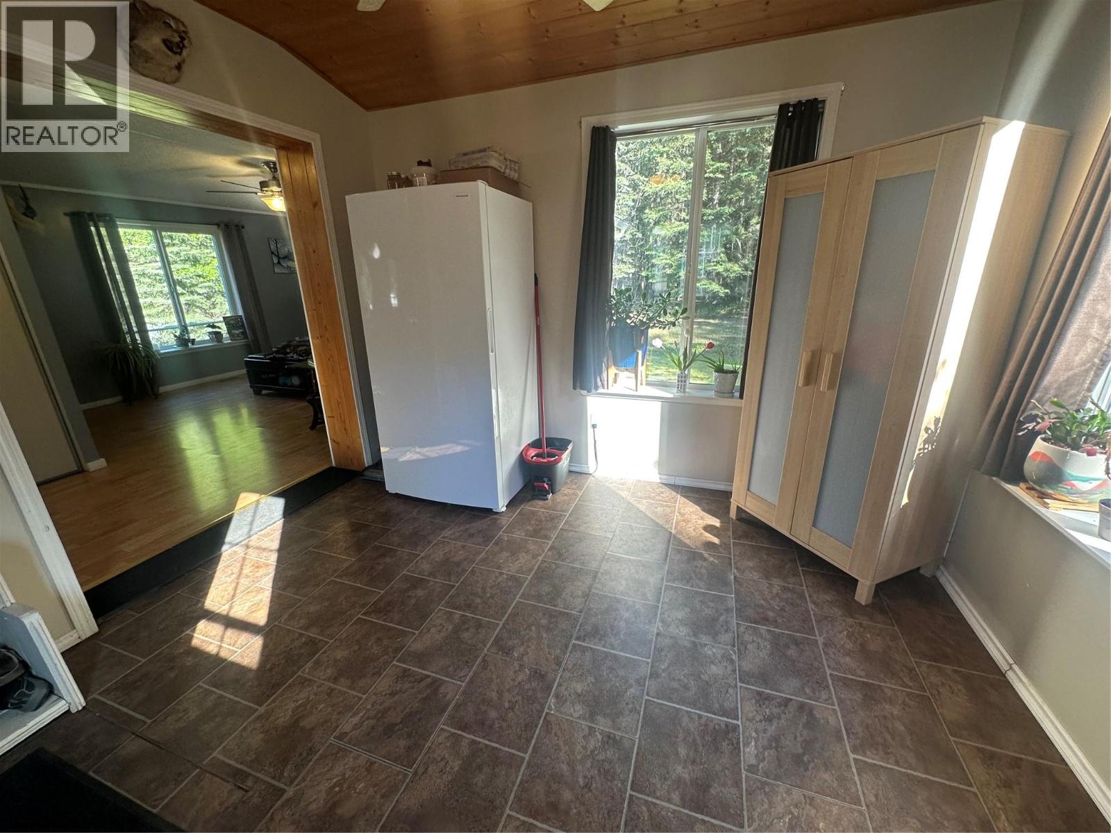 6766 Dokkie Access Road, Chetwynd, British Columbia  V0C 1J0 - Photo 6 - 10389881