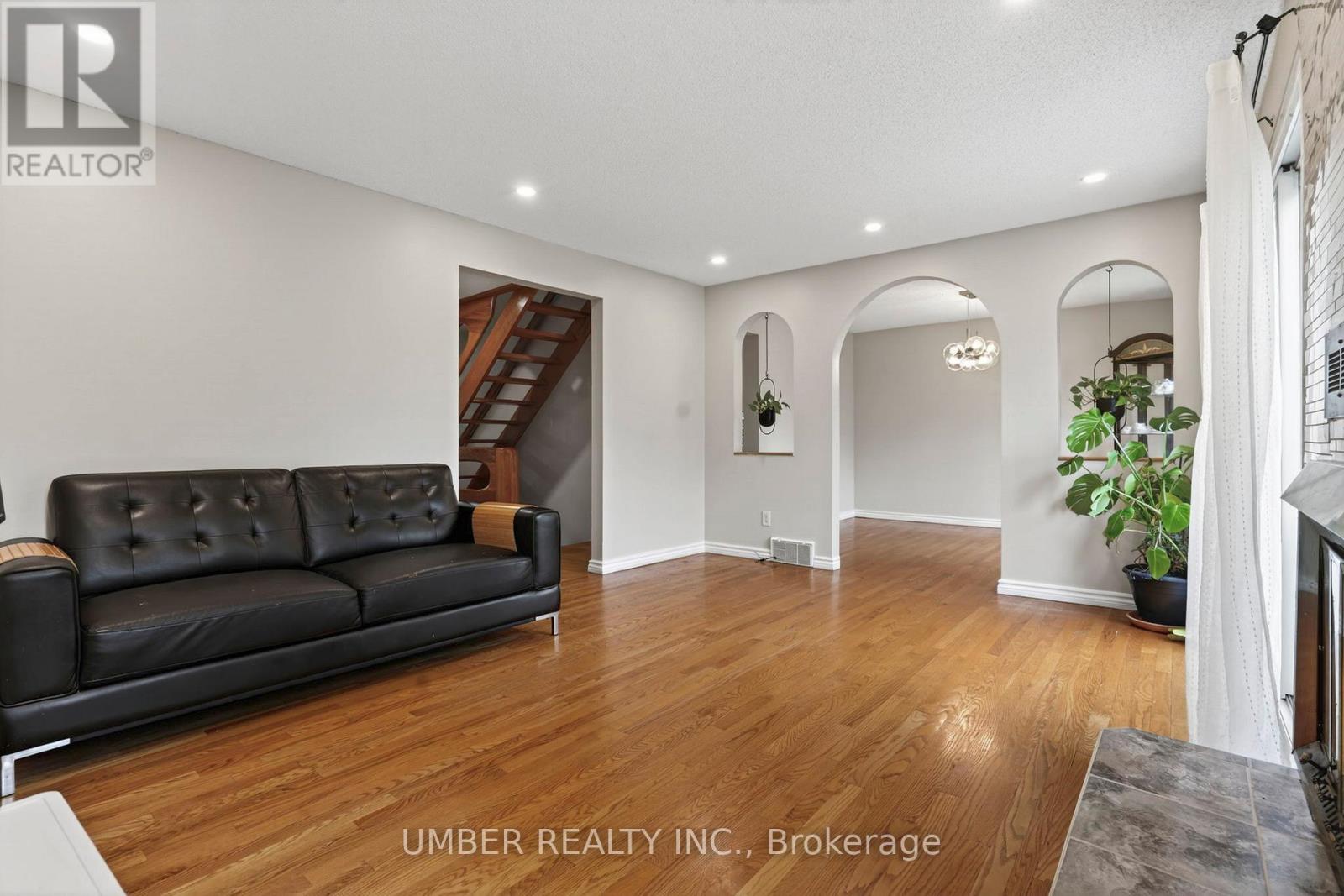 258 Anglehart Avenue, Ottawa, Ontario  K1E 2V9 - Photo 6 - X13240924