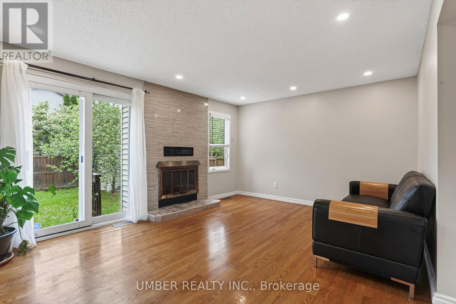258 Anglehart Avenue, Ottawa, Ontario  K1E 2V9 - Photo 8 - X13240924