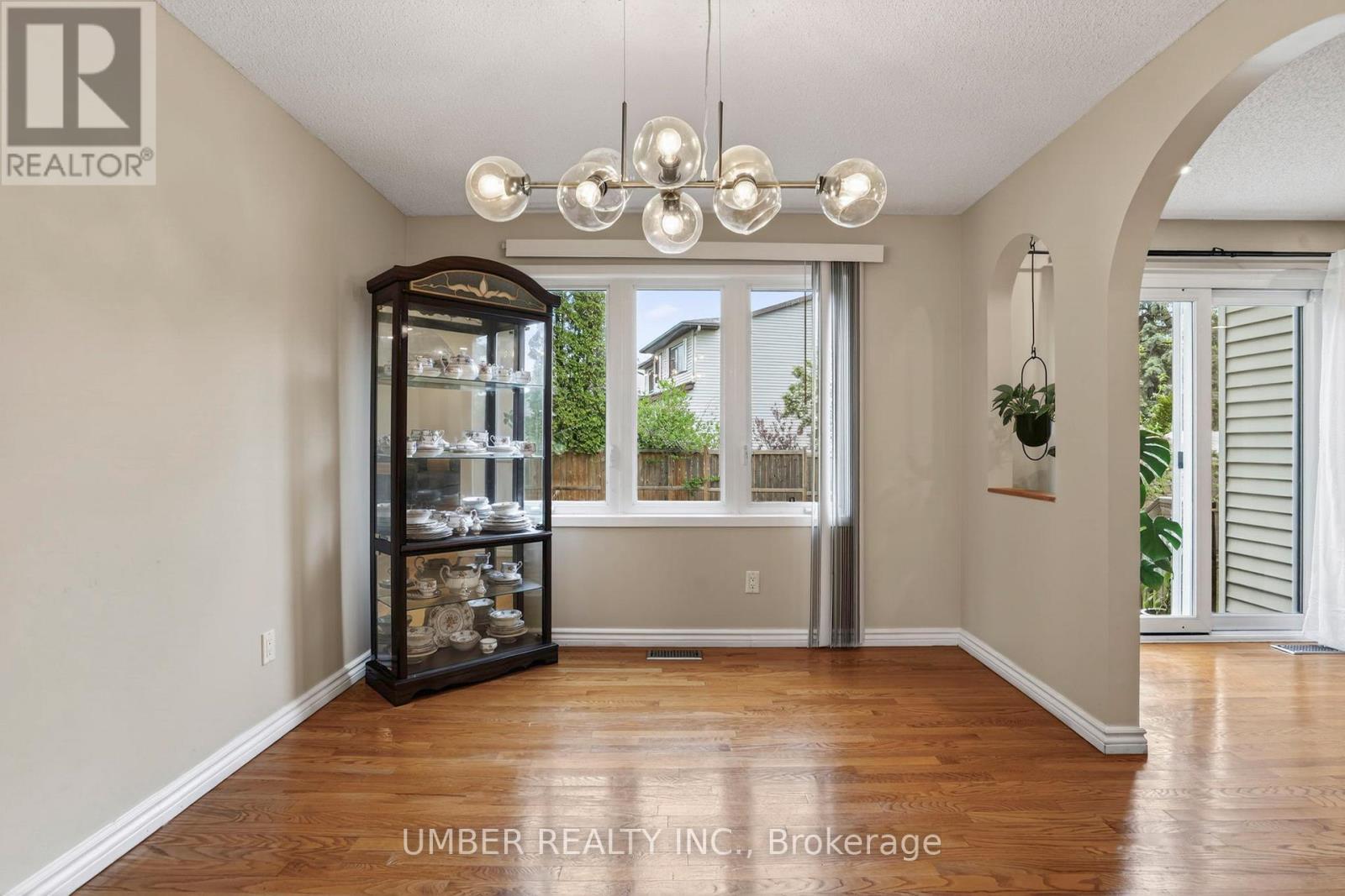 258 Anglehart Avenue, Ottawa, Ontario  K1E 2V9 - Photo 9 - X13240924