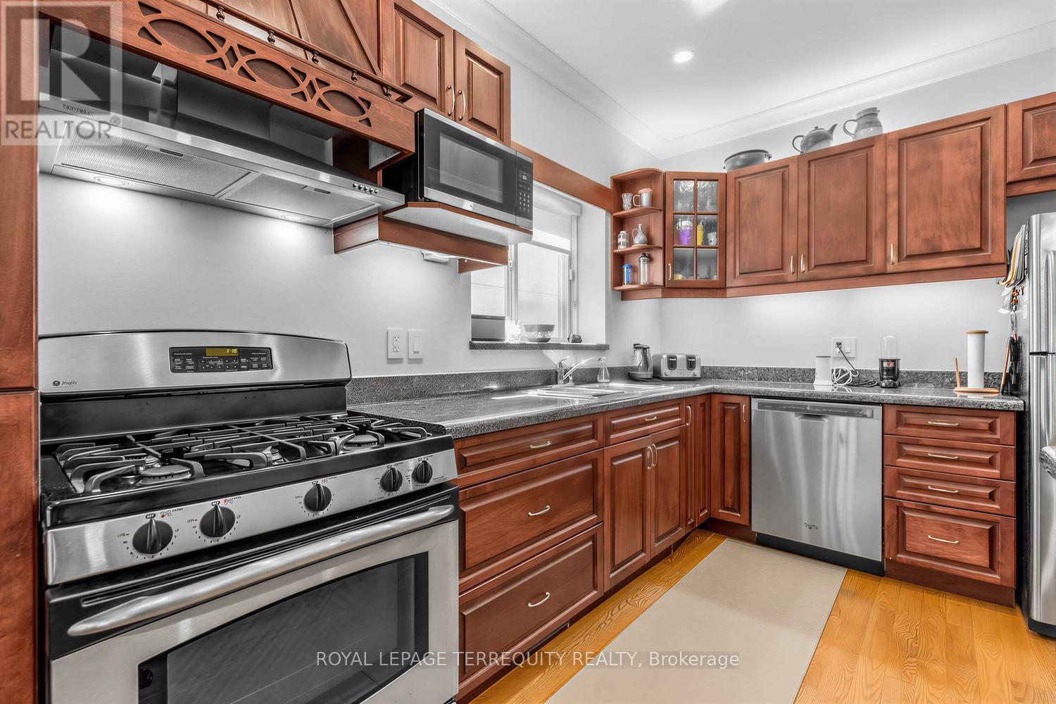 21 Hadley Road, Toronto, Ontario  M4S 2N8 - Photo 11 - C13240826