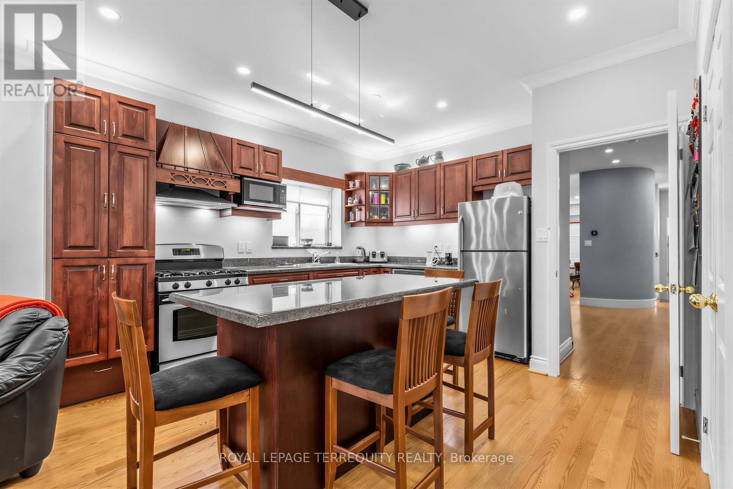 21 Hadley Road, Toronto, Ontario  M4S 2N8 - Photo 13 - C13240826