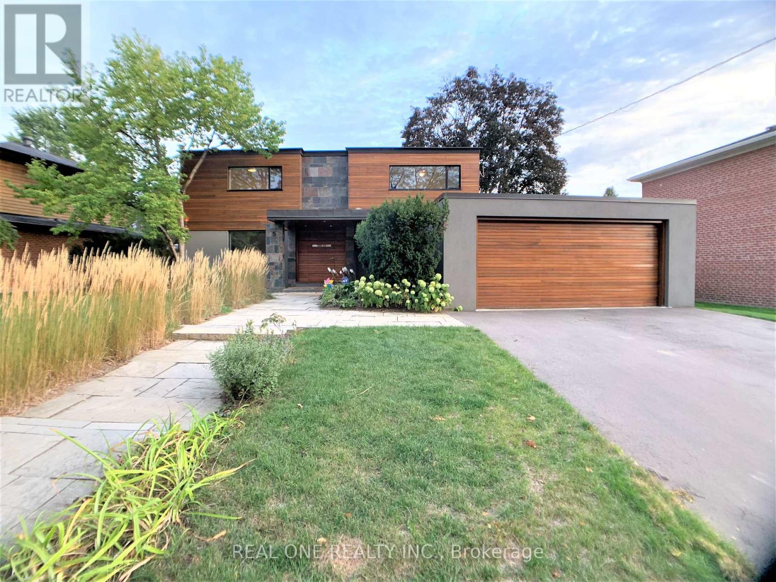 5 DUNLACE DRIVE, Toronto, Ontario