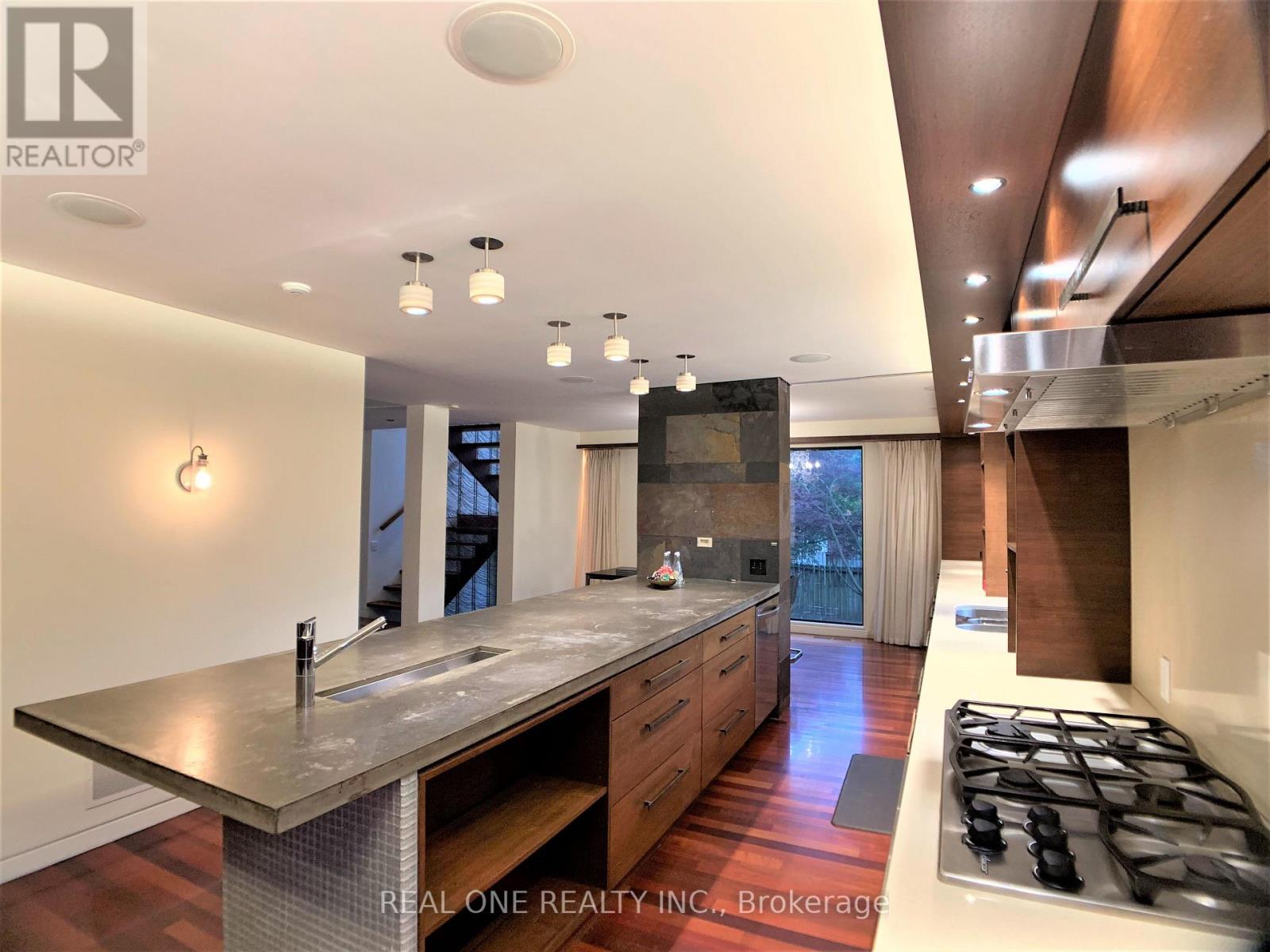 5 Dunlace Drive, Toronto, Ontario  M2L 2R8 - Photo 10 - C13240864
