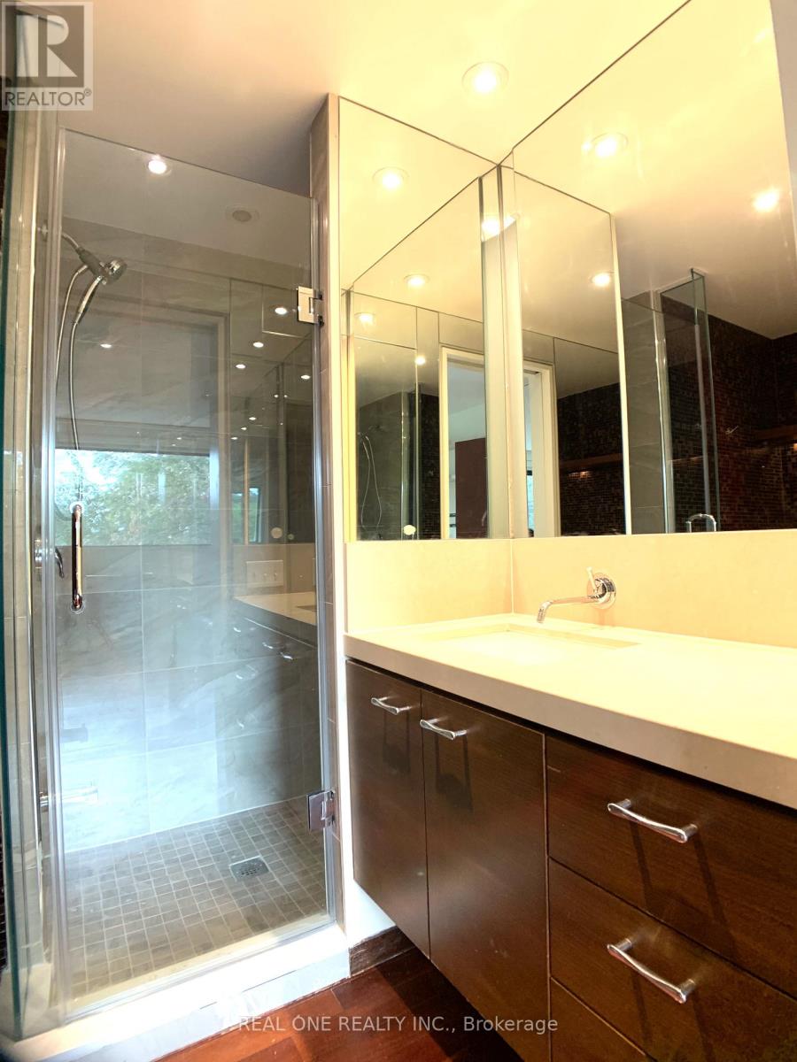 5 Dunlace Drive, Toronto, Ontario  M2L 2R8 - Photo 19 - C13240864