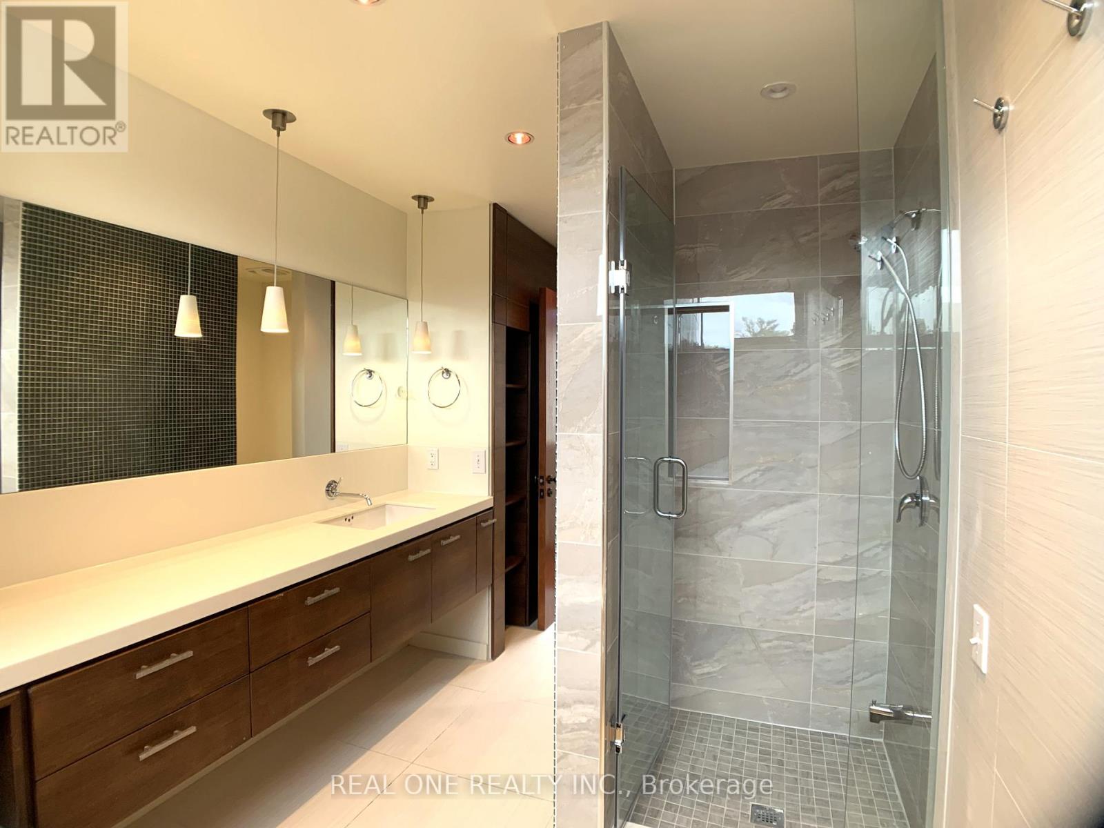 5 Dunlace Drive, Toronto, Ontario  M2L 2R8 - Photo 23 - C13240864