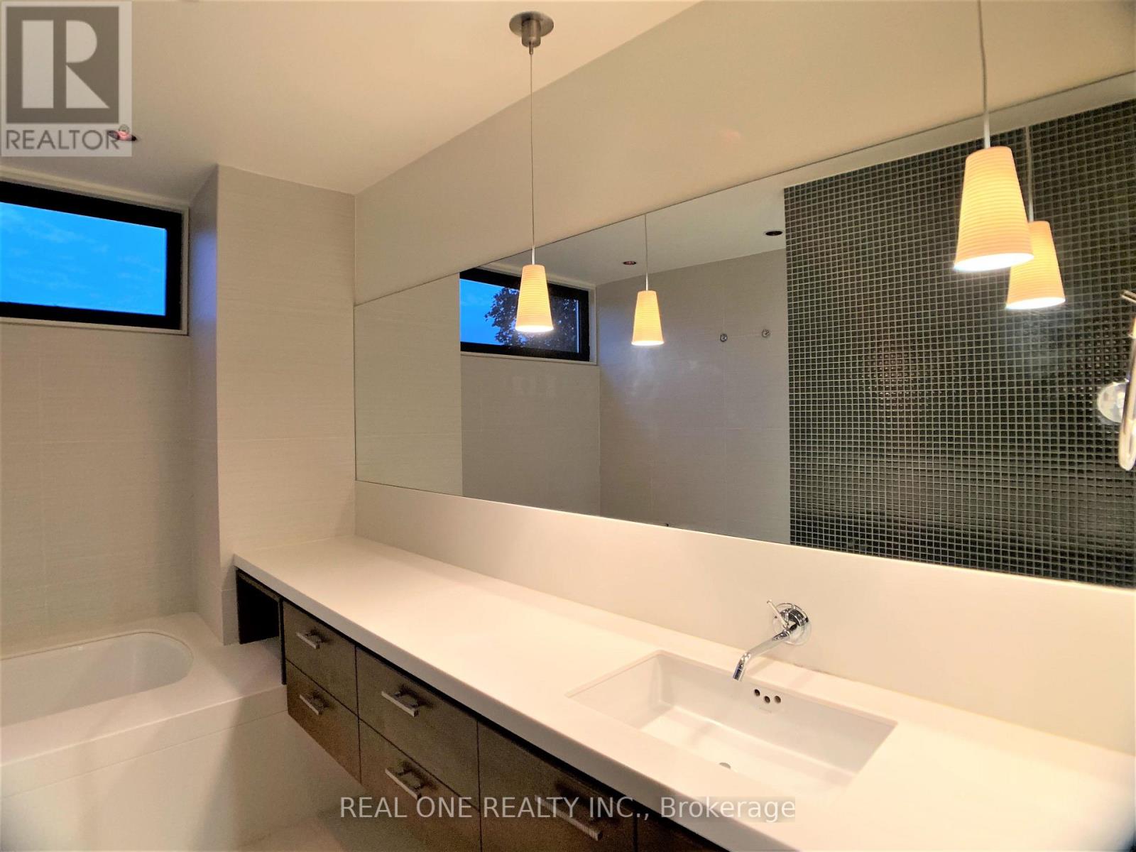 5 Dunlace Drive, Toronto, Ontario  M2L 2R8 - Photo 24 - C13240864