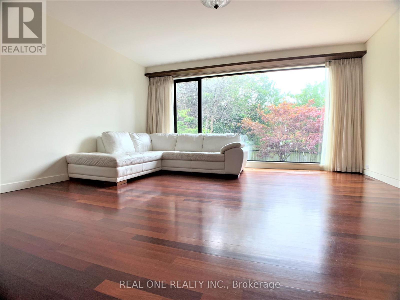 5 Dunlace Drive, Toronto, Ontario  M2L 2R8 - Photo 7 - C13240864