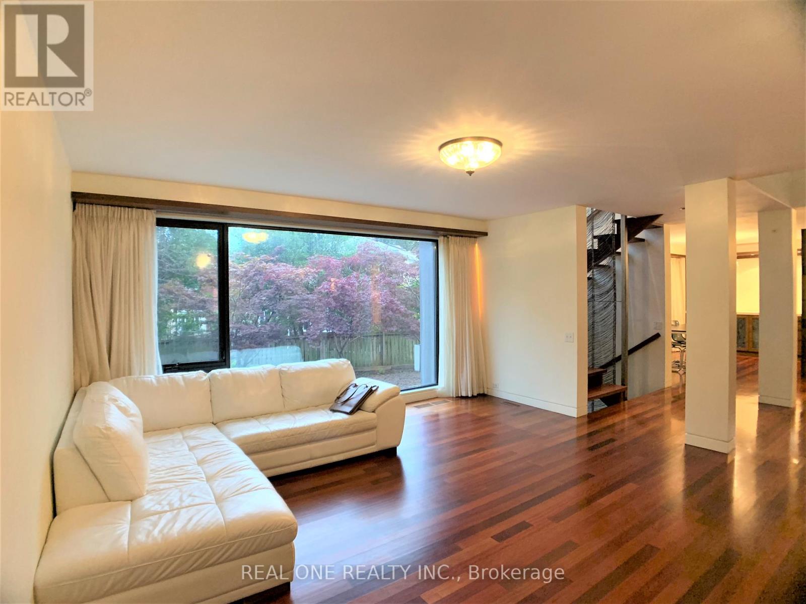 5 Dunlace Drive, Toronto, Ontario  M2L 2R8 - Photo 8 - C13240864