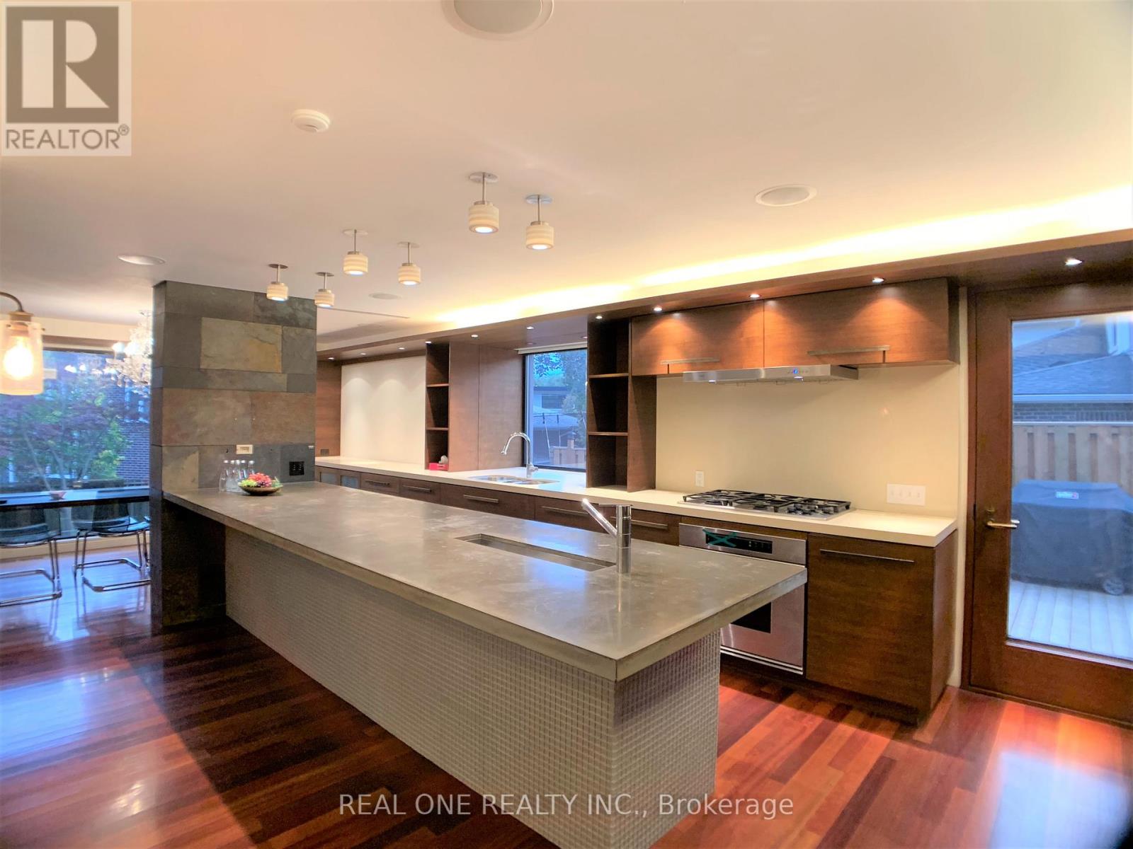 5 Dunlace Drive, Toronto, Ontario  M2L 2R8 - Photo 9 - C13240864