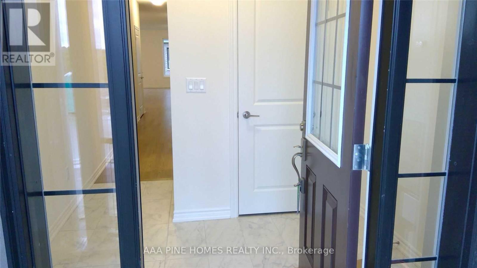 61 Laing Drive, Whitby, Ontario  L1P 0N6 - Photo 2 - E13240468