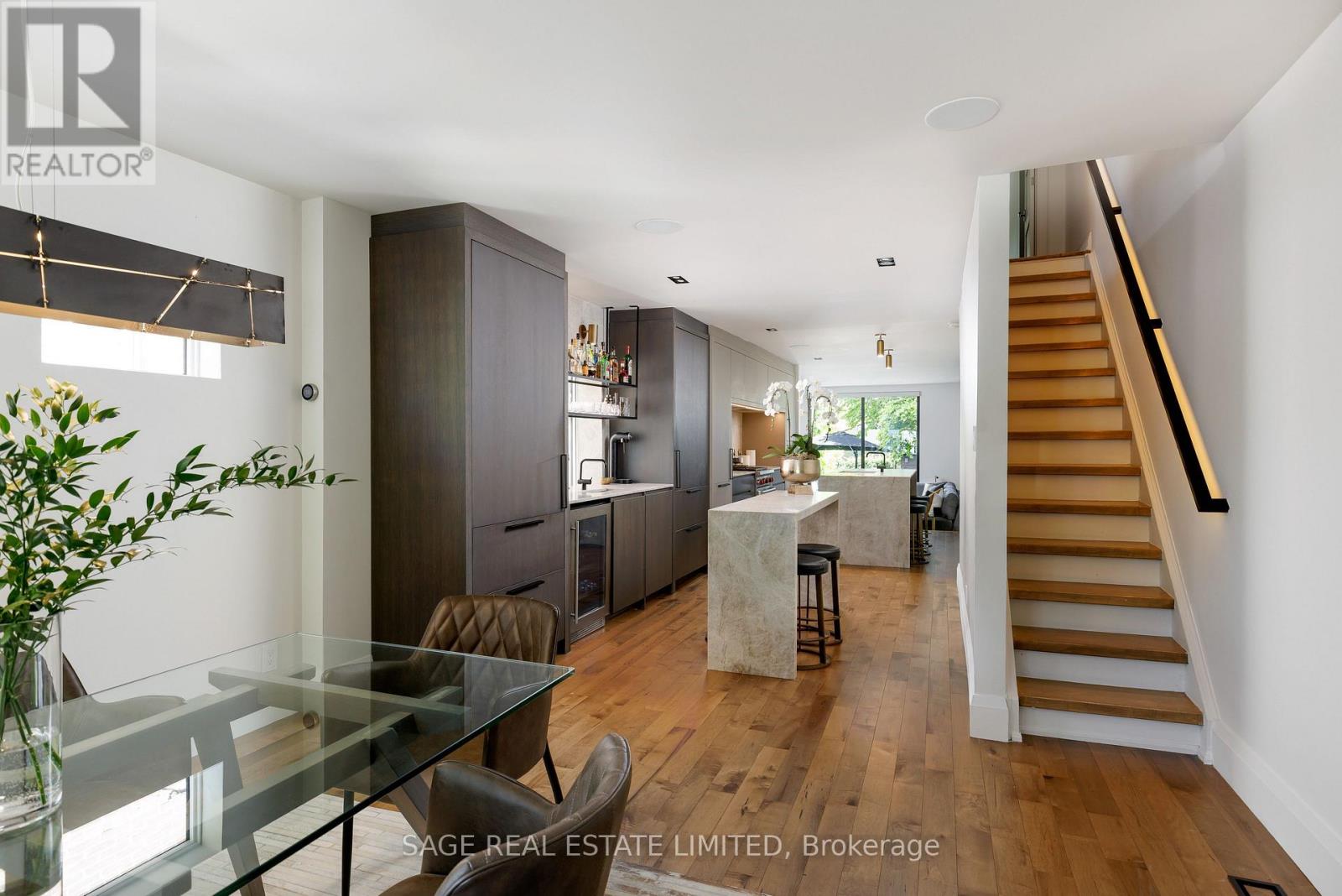 979 Broadview Avenue, Toronto, Ontario  M4K 2R9 - Photo 4 - E13240564