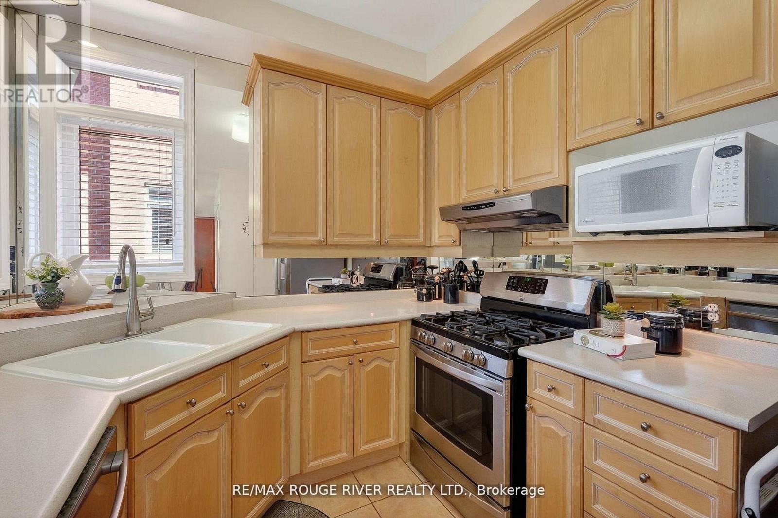 461 Summerpark Crescent, Pickering, Ontario  L1V 7A9 - Photo 13 - E13240652