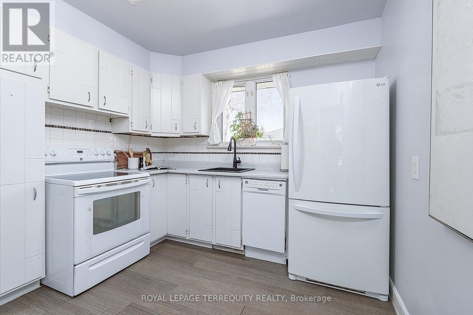 32 Admiral Road, Ajax, Ontario  L1S 2N9 - Photo 2 - E13240686