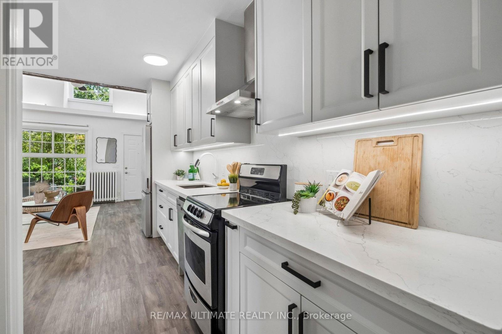 132 Hanson Street, Toronto, Ontario  M4C 1A4 - Photo 19 - E13240786