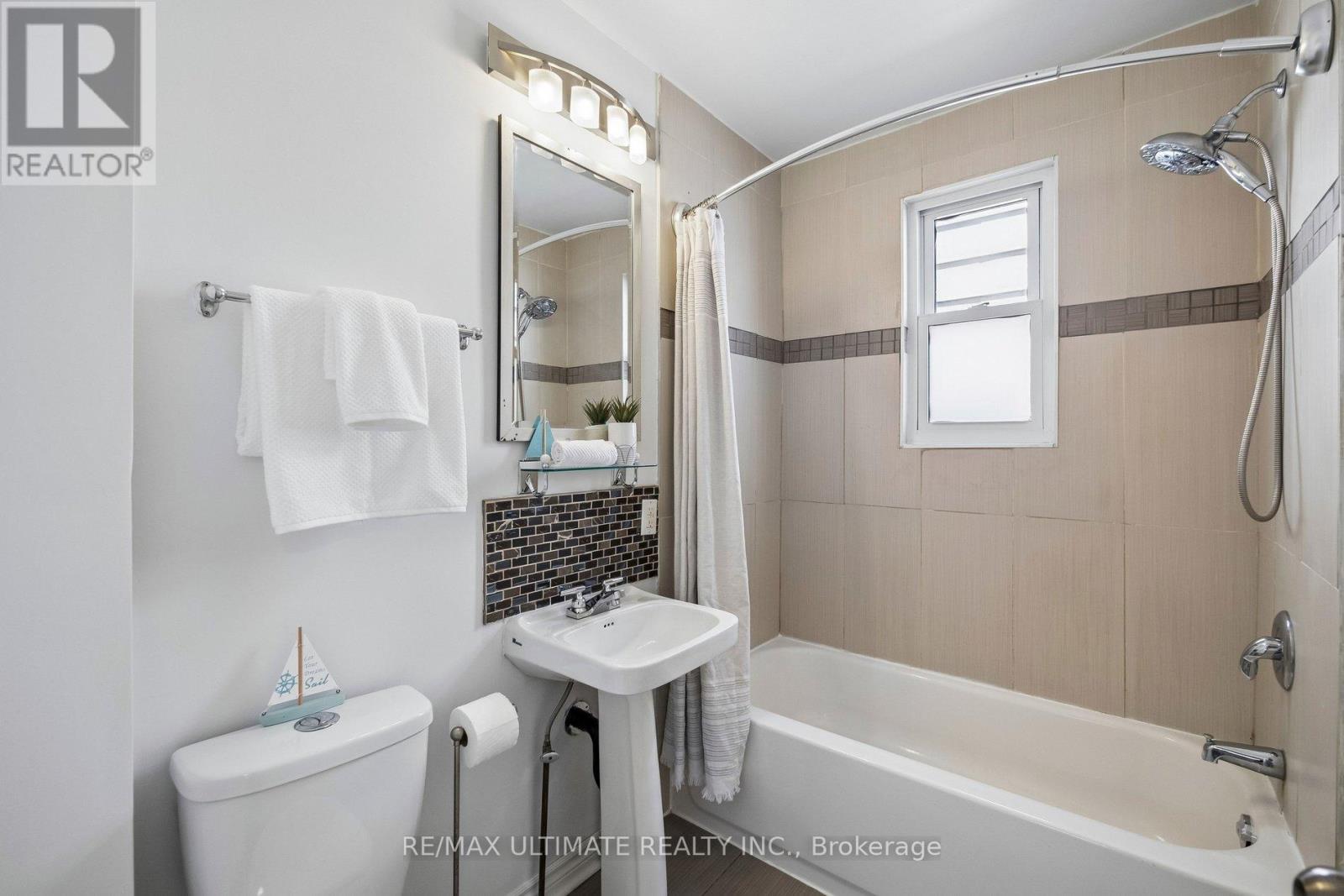 132 Hanson Street, Toronto, Ontario  M4C 1A4 - Photo 25 - E13240786